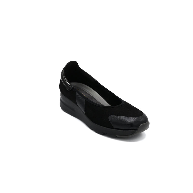 Zapato negro con cuña
