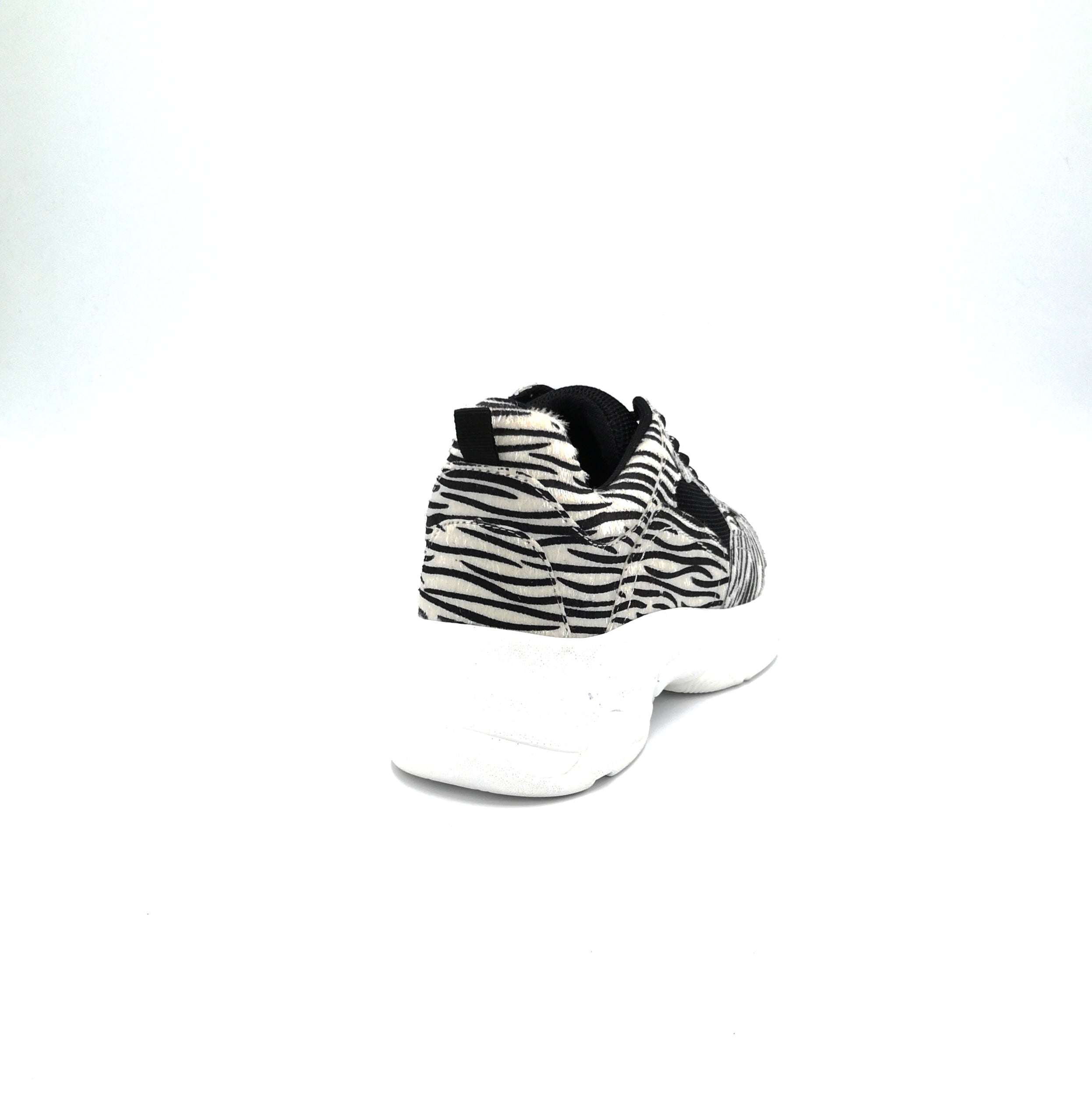 Sneaker deportiva zebra